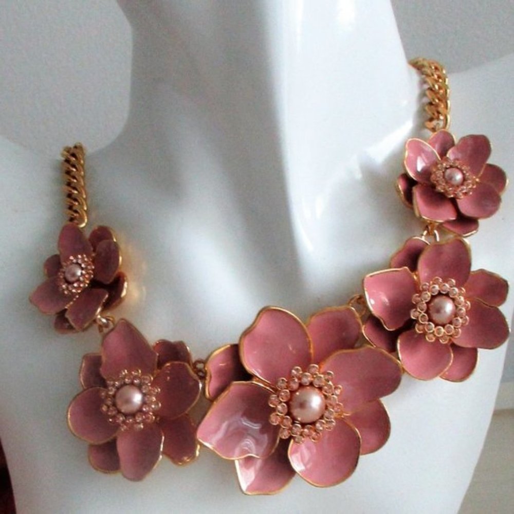 JOAN RIVERS PINK NECKLACE  NEW IN BOX